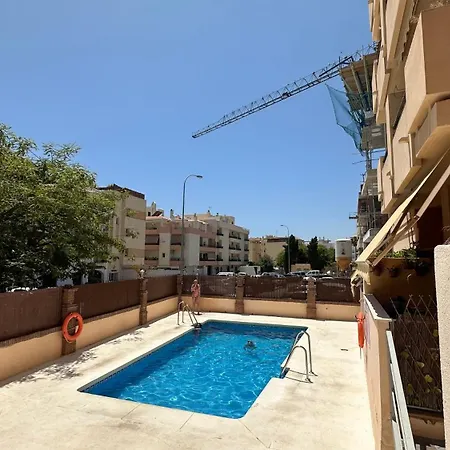 아파트 In With Pool & Private Parking